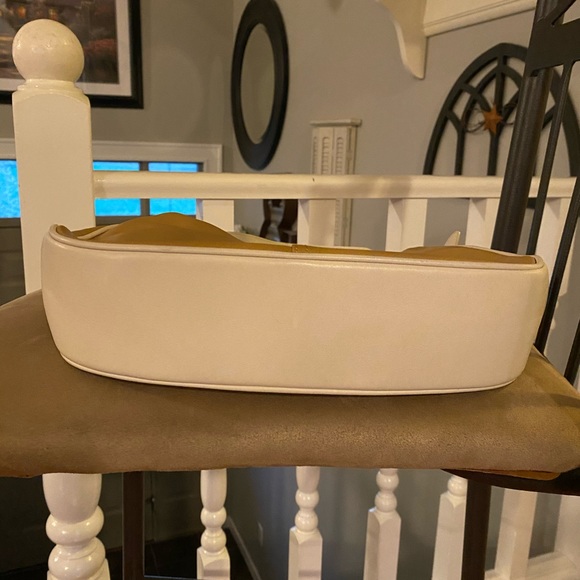 Authentic Coach purse. - Picture 4 of 9